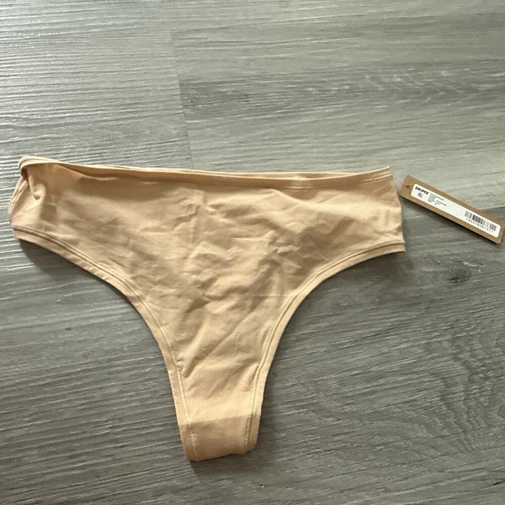 Skims Fits Everybody Thong, Clay, Medium